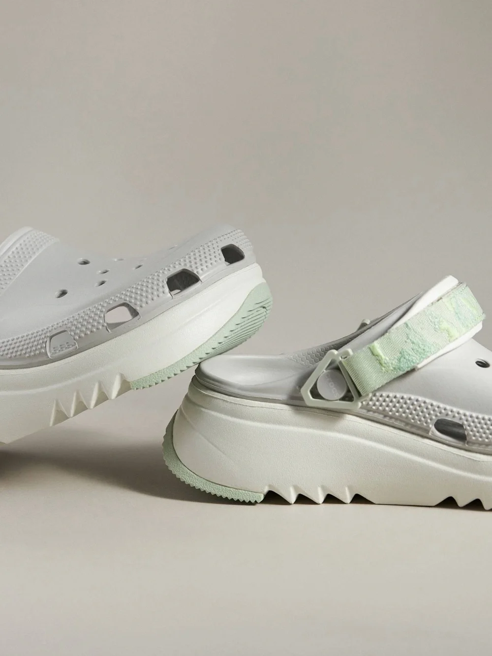 CROCS Hiker Xscape Clog size M-10 W-12